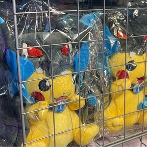 Pikachu Mega Charizard X cosplay. #pikachu #lucario #pokemon